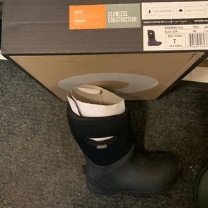Bogs Bozeman Tall black boots